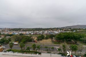 Image 10 - 205720