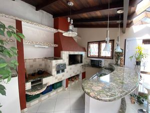 Image 35 - 205722