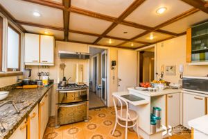 Image 38 - 205790