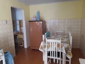 Image 18 - 205799