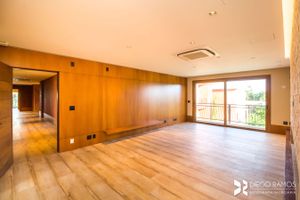 Image 33 - 205823