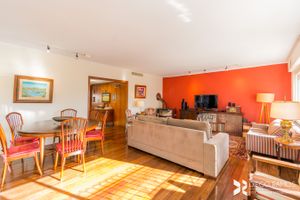 Image 11 - 205833