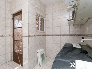 Image 38 - 205921
