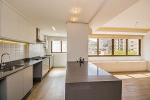 Image 25 - 206084
