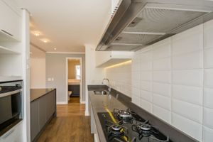 Image 26 - 206084