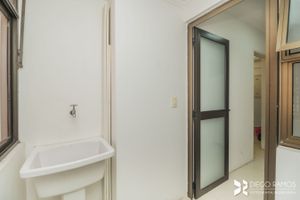 Image 21 - 206115