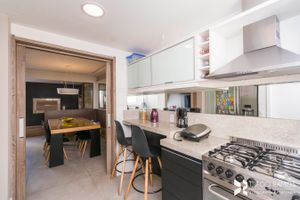 Image 23 - 206409