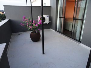 Image 22 - 206555