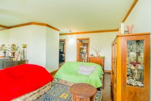 Image 3 - 206701