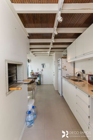 Image 17 - 206923