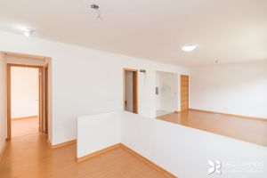 Image 3 - 206957