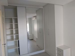 Image 18 - 207112