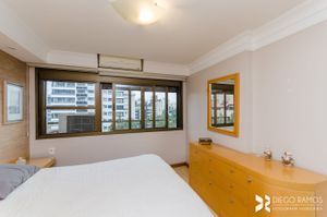 Image 10 - 207329