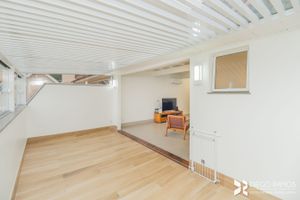 Image 39 - 207606