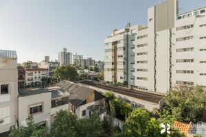 Image 12 - 207655