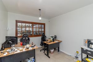 Image 37 - 207750