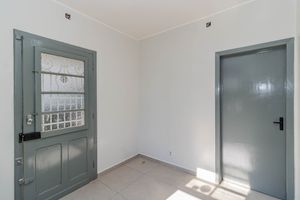 Image 32 - 207750