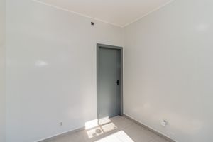 Image 33 - 207750