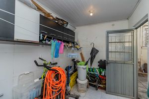 Image 49 - 207750
