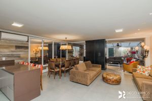 Image 1 - 207820