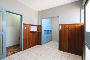 Image 3 - 207898