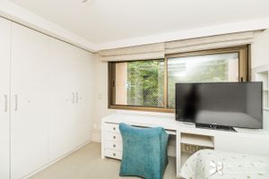 Image 21 - 207920