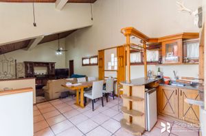 Image 8 - 207937