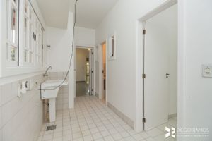 Image 37 - 207991