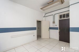 Image 4 - 208025