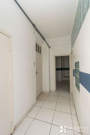 Image 9 - 208025