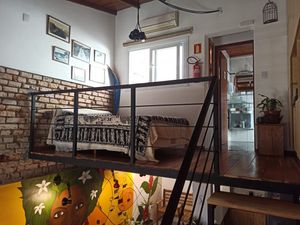 Image 10 - 208100