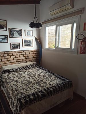 Image 19 - 208100