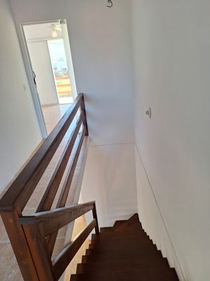 Image 10 - 208127