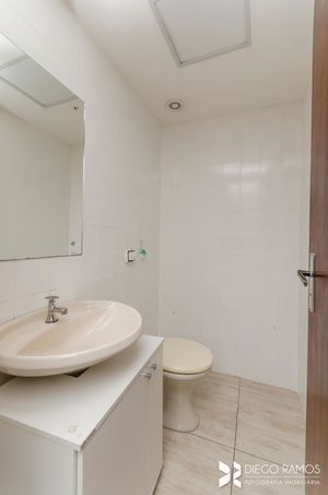 Image 4 - 208212