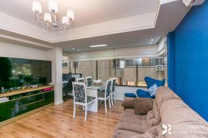 Image 4 - 208240
