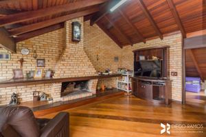 Image 38 - 208298