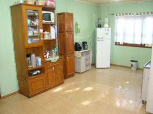 Image 6 - 208305