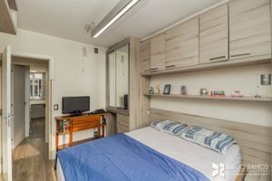 Image 34 - 208402