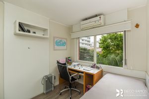 Image 39 - 208402