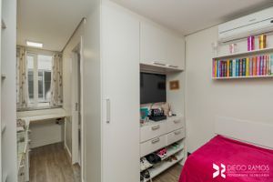 Image 42 - 208402