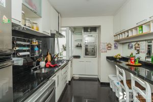 Image 49 - 208402
