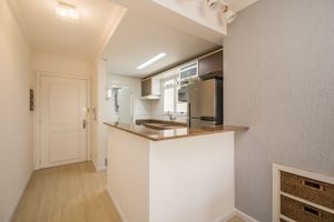 Image 30 - 208514