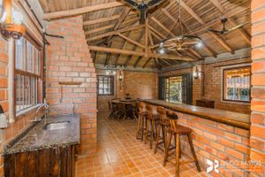 Image 8 - 208599