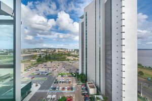 Image 9 - 208646