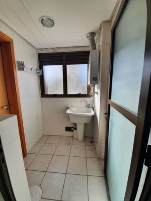 Image 7 - 208701
