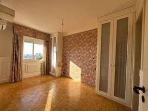 Image 12 - 208746