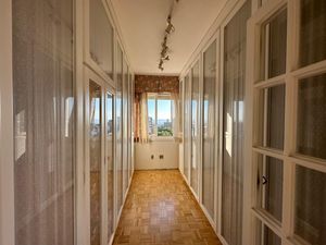Image 15 - 208746