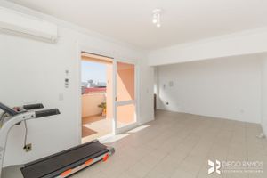Image 33 - 208748
