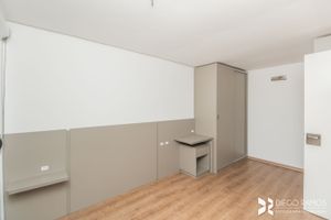 Image 15 - 208930