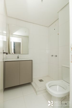 Image 33 - 208930